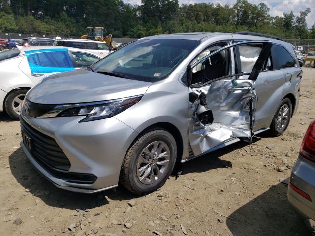 TOYOTA SIENNA LE 2022 with VIN 5TDBRKEC8NS083484 - Photo from auction