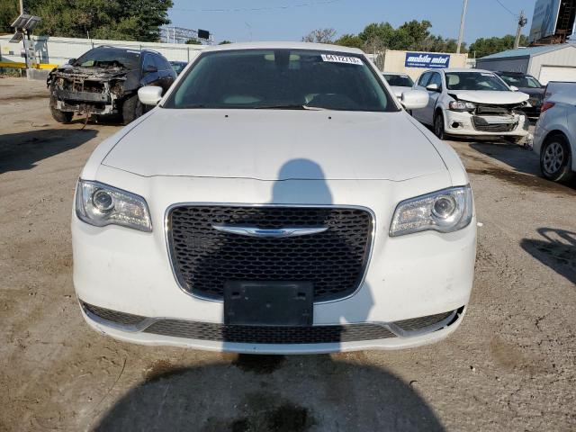 Photo 5 from auction – 2017 CHRYSLER 300 LIMITE with VIN 2C3CCAAG7HH647402