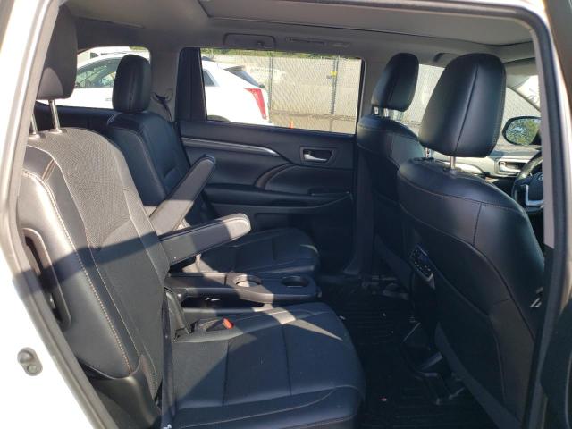 Фото 11 с аукциона – 2018 TOYOTA HIGHLANDER с VIN 5TDDZRFH3JS870607