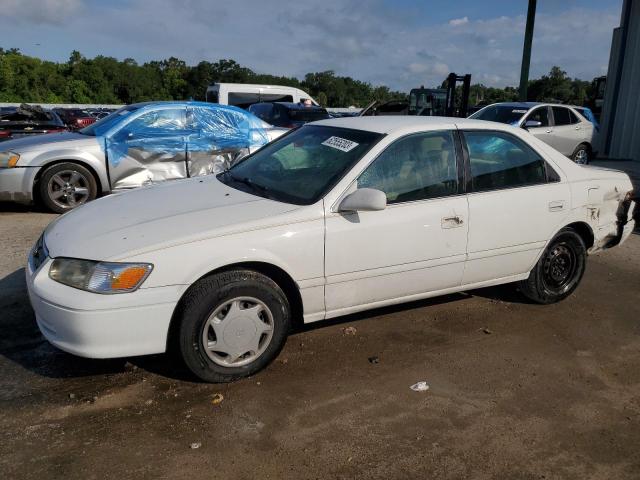TOYOTA CAMRY CE 2000 with VIN 4T1BG22K0YU947053 - Photo from auction