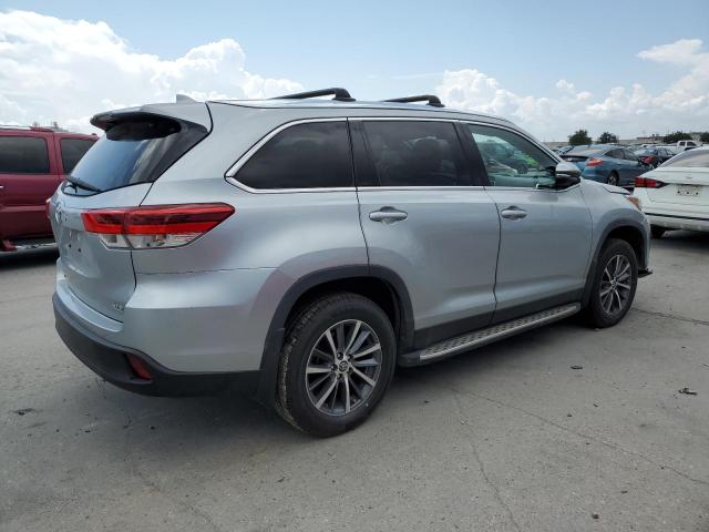 Photo 3 from auction – 2019 TOYOTA HIGHLANDER with VIN 5TDKZRFHXKS570071