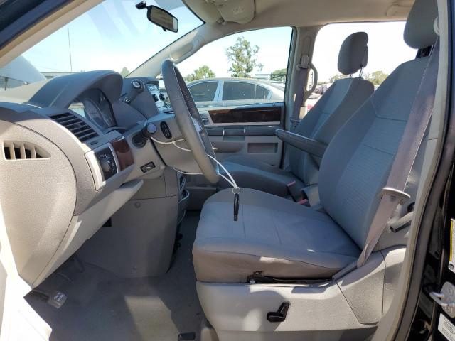 Photo 7 from auction – 2010 CHRYSLER TOWN & COU with VIN 2A4RR5D17AR285570