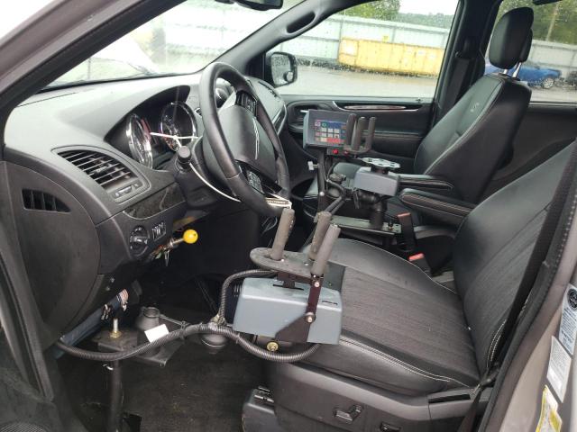 Photo 7 from auction – 2016 CHRYSLER TOWN & COU with VIN 2C4RC1HGXGR142149