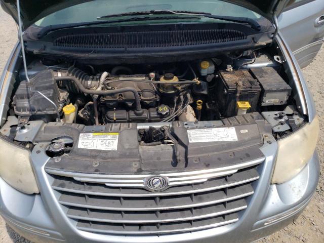 Photo 12 from auction – 2005 CHRYSLER TOWN & COU with VIN 2C4GP54L15R505490