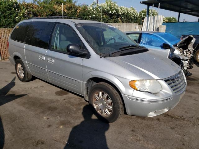 Photo 4 from auction – 2005 CHRYSLER TOWN & COU with VIN 2C4GP54L75R587449