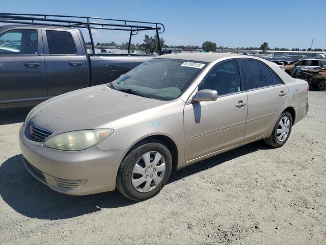 TOYOTA CAMRY LE 2005 with VIN 4T1BE32K75U949633 - Photo from auction