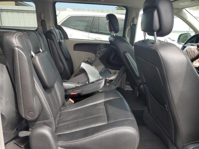 Photo 11 from auction – 2016 CHRYSLER TOWN & COU with VIN 2C4RC1BGXGR188153