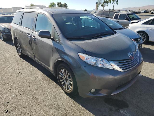 Photo 4 from auction – 2017 TOYOTA SIENNA XLE with VIN 5TDYZ3DC5HS840847