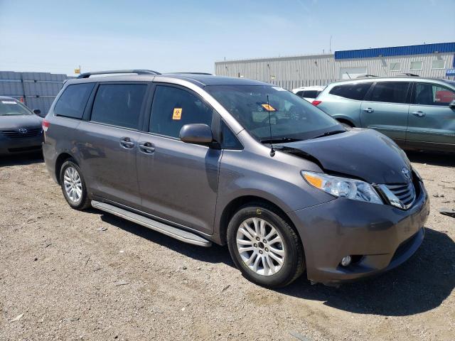 Photo 4 from auction – 2013 TOYOTA SIENNA XLE with VIN 5TDYK3DC0DS299320