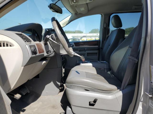 Photo 7 from auction – 2010 CHRYSLER TOWN & COU with VIN 2A4RR5D10AR188744