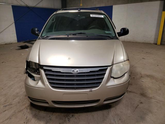 Photo 5 from auction – 2005 CHRYSLER TOWN & COU with VIN 2C4GP54L05R355632