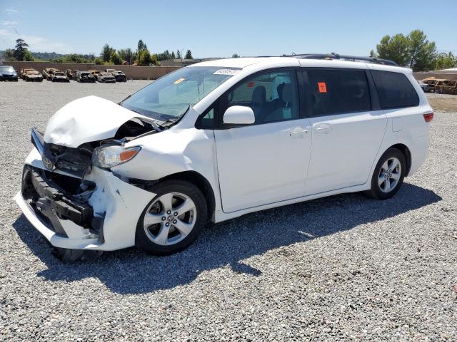 TOYOTA SIENNA LE 2018 with VIN 5TDKZ3DC1JS963864 - Photo from auction