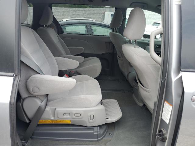 Photo 11 from auction – 2017 TOYOTA SIENNA LE with VIN 5TDKZ3DC3HS781366