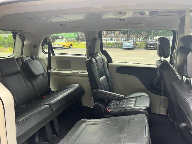 Photo 6 from auction – 2012 CHRYSLER TOWN & COU with VIN 2C4RC1BGXCR401337