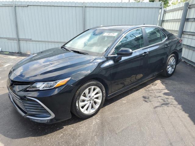 Photo 1 from auction – 2022 TOYOTA CAMRY LE with VIN 4T1C11AK2NU672556