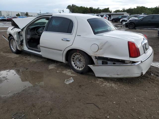 Photo 2 from auction – 2000 LINCOLN TOWN CAR E with VIN 1LNHM81W5YY832015