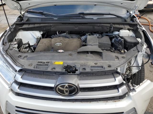 Photo 11 from auction – 2018 TOYOTA HIGHLANDER with VIN 5TDJZRFH2JS850075