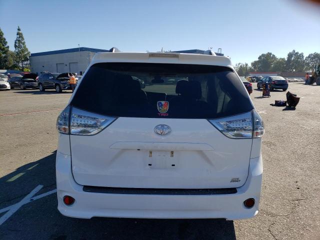 Photo 6 from auction – 2018 TOYOTA SIENNA SE with VIN 5TDXZ3DC2JS921239