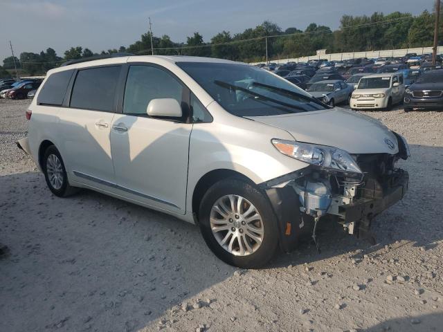 Photo 4 from auction – 2017 TOYOTA SIENNA XLE with VIN 5TDYZ3DC0HS818433