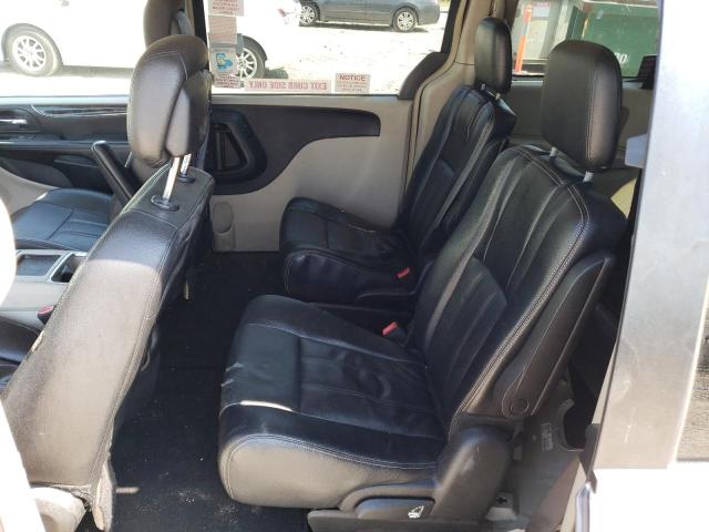 Photo 11 from auction – 2015 CHRYSLER TOWN & COU with VIN 2C4RC1BG4FR534115