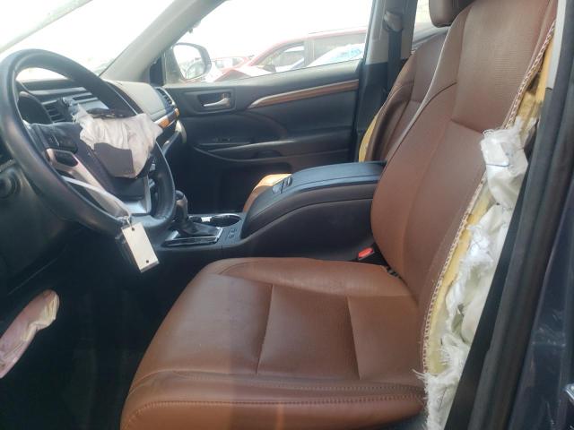 Photo 7 from auction – 2017 TOYOTA HIGHLANDER with VIN 5TDYZRFH7HS226569