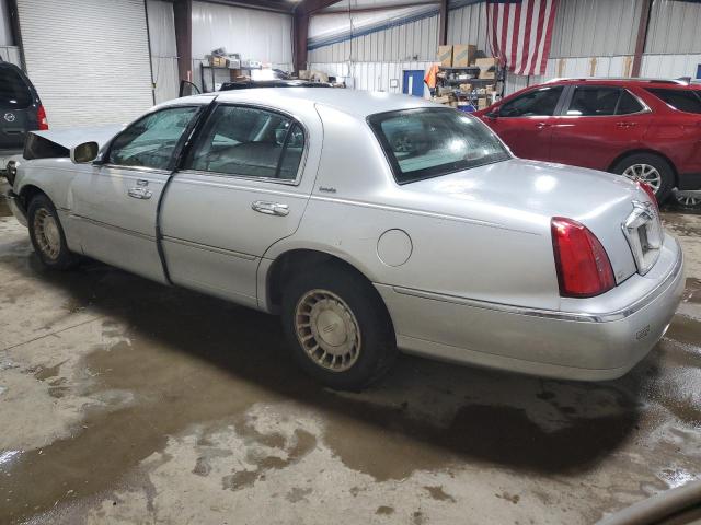Photo 2 from auction – 2002 LINCOLN TOWN CAR E with VIN 1LNHM81W52Y631450