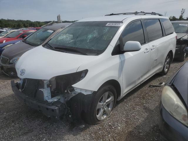 TOYOTA SIENNA LE 2017 with VIN 5TDKZ3DC3HS852968 - Photo from auction