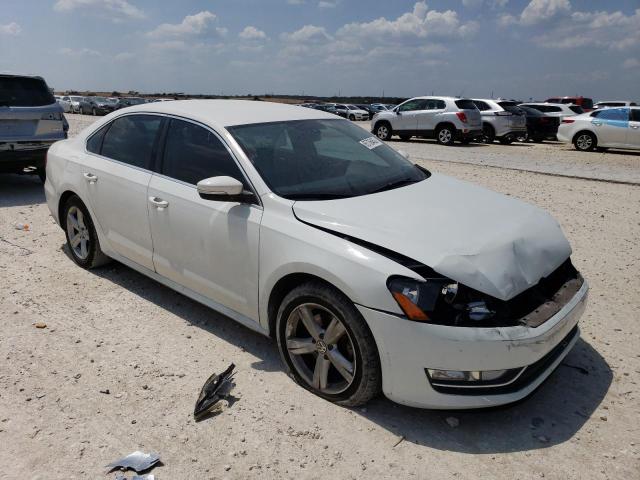 Photo 4 from auction – 2015 VOLKSWAGEN PASSAT S with VIN 1VWAT7A37FC109976