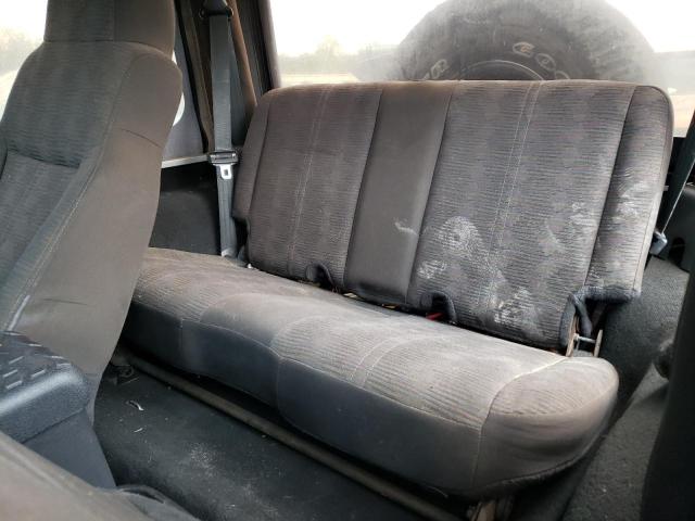 Photo 11 from auction – 2004 JEEP WRANGLER X with VIN 1J4FA39S74P746370