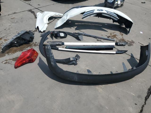 Photo 13 from auction – 2015 TOYOTA RAV4 LE with VIN JTMZFREV4FJ056735