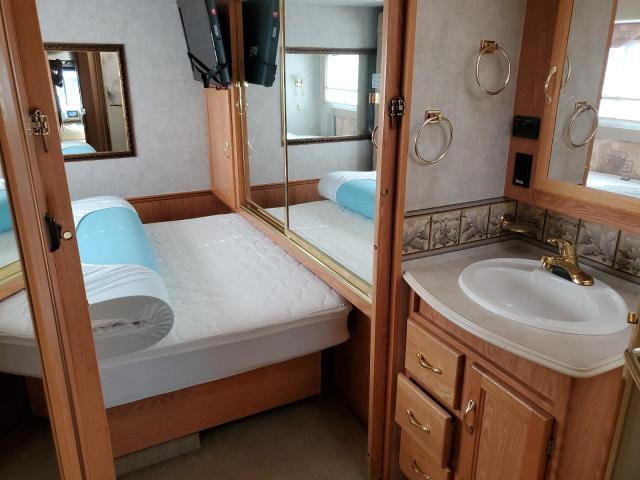 Photo 6 from auction – 2005 NATL SEABREEZE with VIN 1F6NF53S340A11095