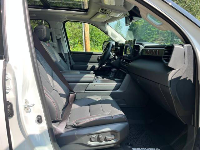 Photo 5 from auction – 2023 TOYOTA SEQUOIA SR with VIN 7SVAAABA9PX014810