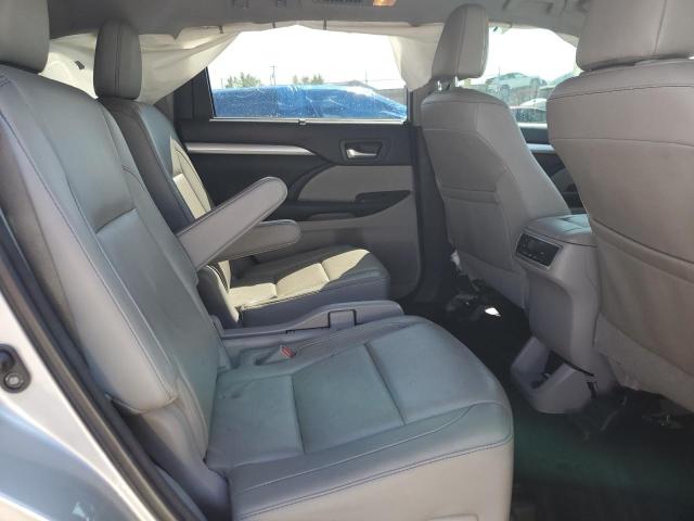 Photo 11 from auction – 2018 TOYOTA HIGHLANDER with VIN 5TDJZRFH5JS850135