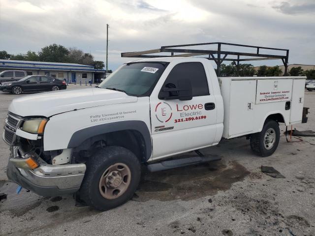 CHEVROLET SILVERADO 2005 with VIN 1GBHC242X5E327652 - Photo from auction