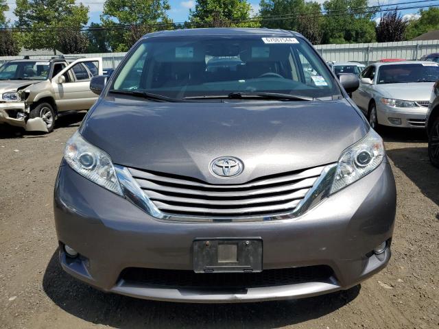 Photo 5 from auction – 2017 TOYOTA SIENNA XLE with VIN 5TDDZ3DC0HS165990