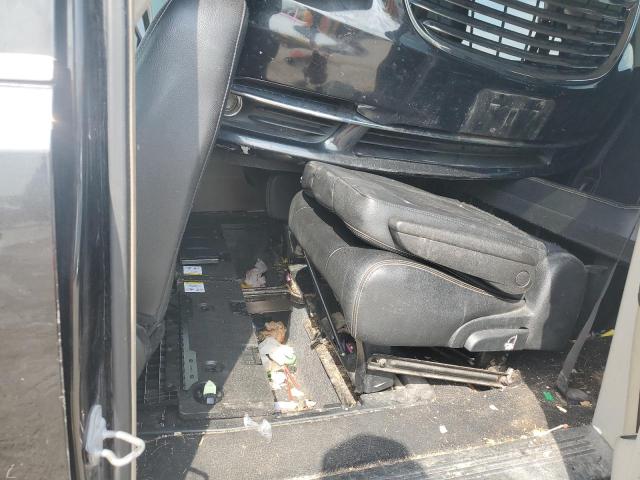 Photo 11 from auction – 2016 CHRYSLER TOWN & COU with VIN 2C4RC1BG0GR289749