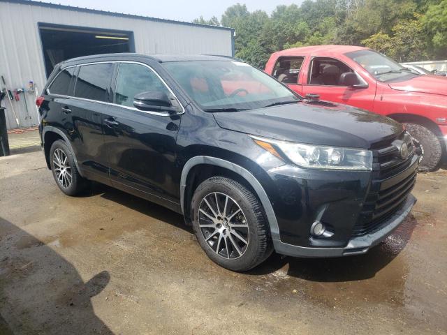 Photo 4 from auction – 2018 TOYOTA HIGHLANDER with VIN 5TDKZRFHXJS531575