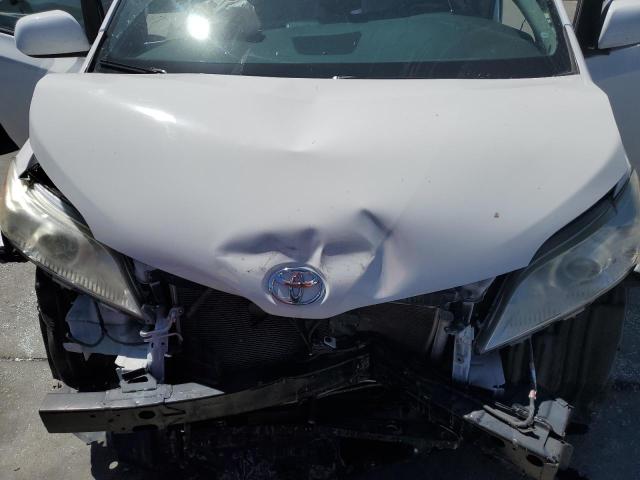 Photo 12 from auction – 2015 TOYOTA SIENNA LE with VIN 5TDJK3DC6FS111002
