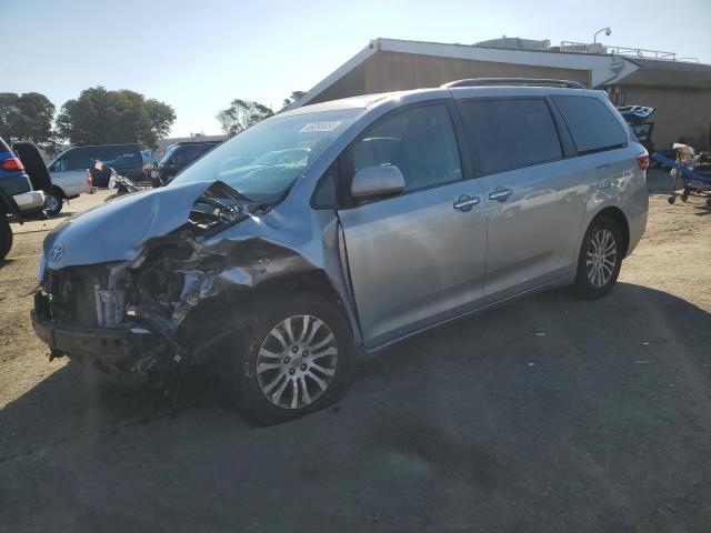 TOYOTA SIENNA XLE 2016 with VIN 5TDYK3DC4GS705684 - Photo from auction
