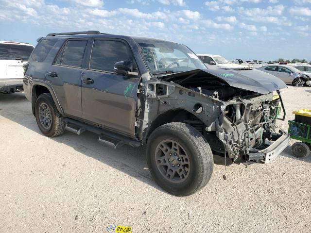 Photo 4 from auction – 2020 TOYOTA 4RUNNER SR with VIN JTEBU5JR7L5782842