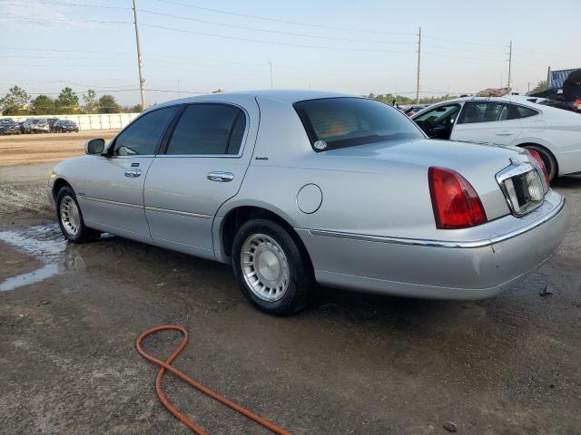 Photo 2 from auction – 2000 LINCOLN TOWN CAR E with VIN 1LNHM81W8YY877899