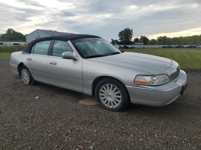 Photo 4 from auction – 2004 LINCOLN TOWN CAR U with VIN 1LNHM83W24Y669704