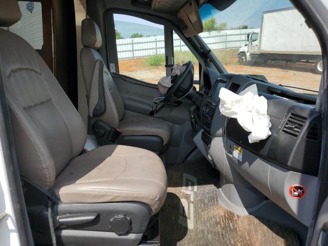 Photo 5 from auction – 2019 WINNEBAGO MOTORHOME with VIN WDAPF4CC6J9762419