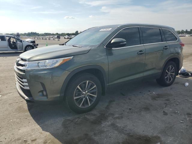 TOYOTA HIGHLANDER 2019 with VIN 5TDJZRFH5KS714654 - Photo from auction