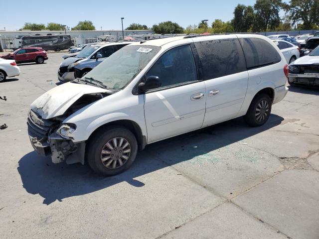 CHRYSLER TOWN & COU 2005 with VIN 2C4GP44R65R592253 - Photo from auction