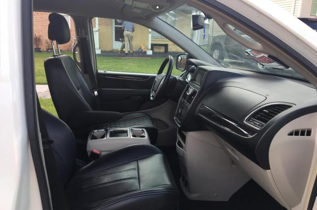 Photo 5 from auction – 2012 CHRYSLER TOWN & COU with VIN 2C4RC1BG1CR337835