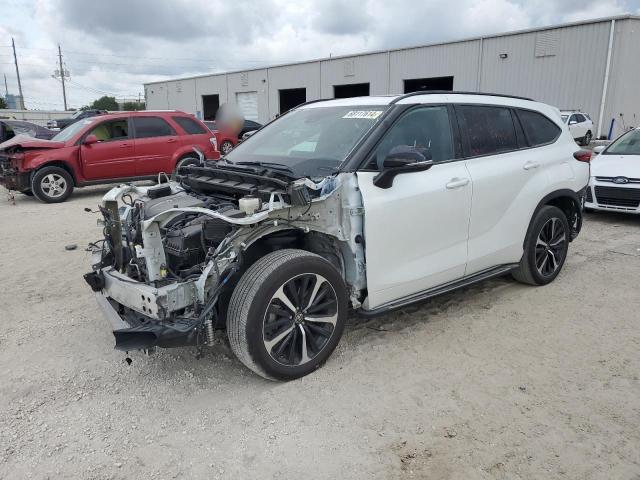 Photo 1 from auction – 2022 TOYOTA HIGHLANDER with VIN 5TDLZRAH8NS110343