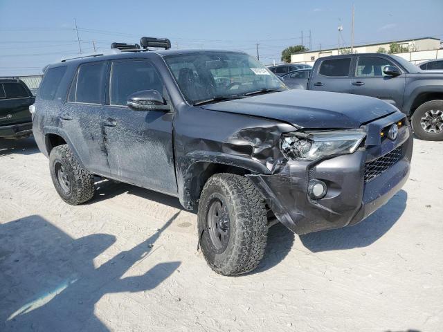 Photo 4 from auction – 2018 TOYOTA 4RUNNER SR with VIN JTEZU5JR1J5174133