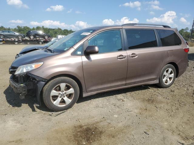 Photo 1 from auction – 2018 TOYOTA SIENNA LE with VIN 5TDKZ3DC9JS916016