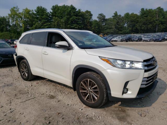Photo 4 from auction – 2018 TOYOTA HIGHLANDER with VIN 5TDJZRFH2JS904202